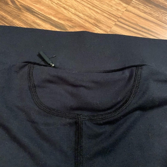 Under Armour - Compression Heat Gear Capris - Picture 7 of 7